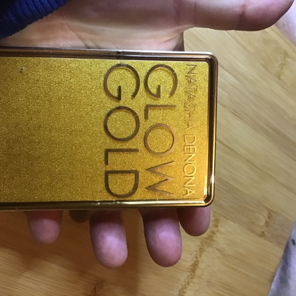 Natasha Denona glow gold highlighter pallet - Picture 5 of 6